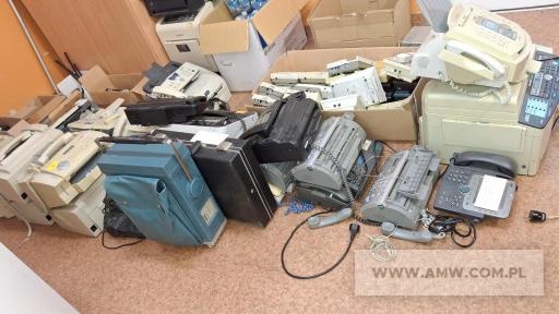 Sprzęt elektroniczny - pakiet zawierający 62 poz. asort. (wg oddzielnego wykazu), w tym m.in.: aparaty telefoniczne, radiotelefony, telefaksy itp. 